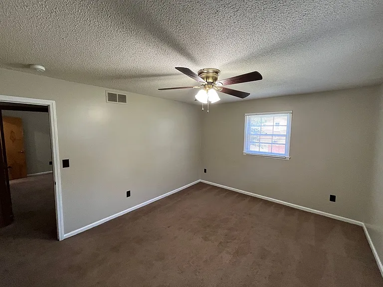 370 Farmbrooke Ln — Photo 23