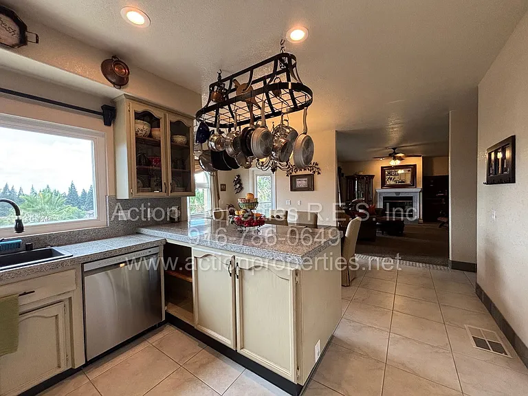 4726 Abbey Hl — Photo 24