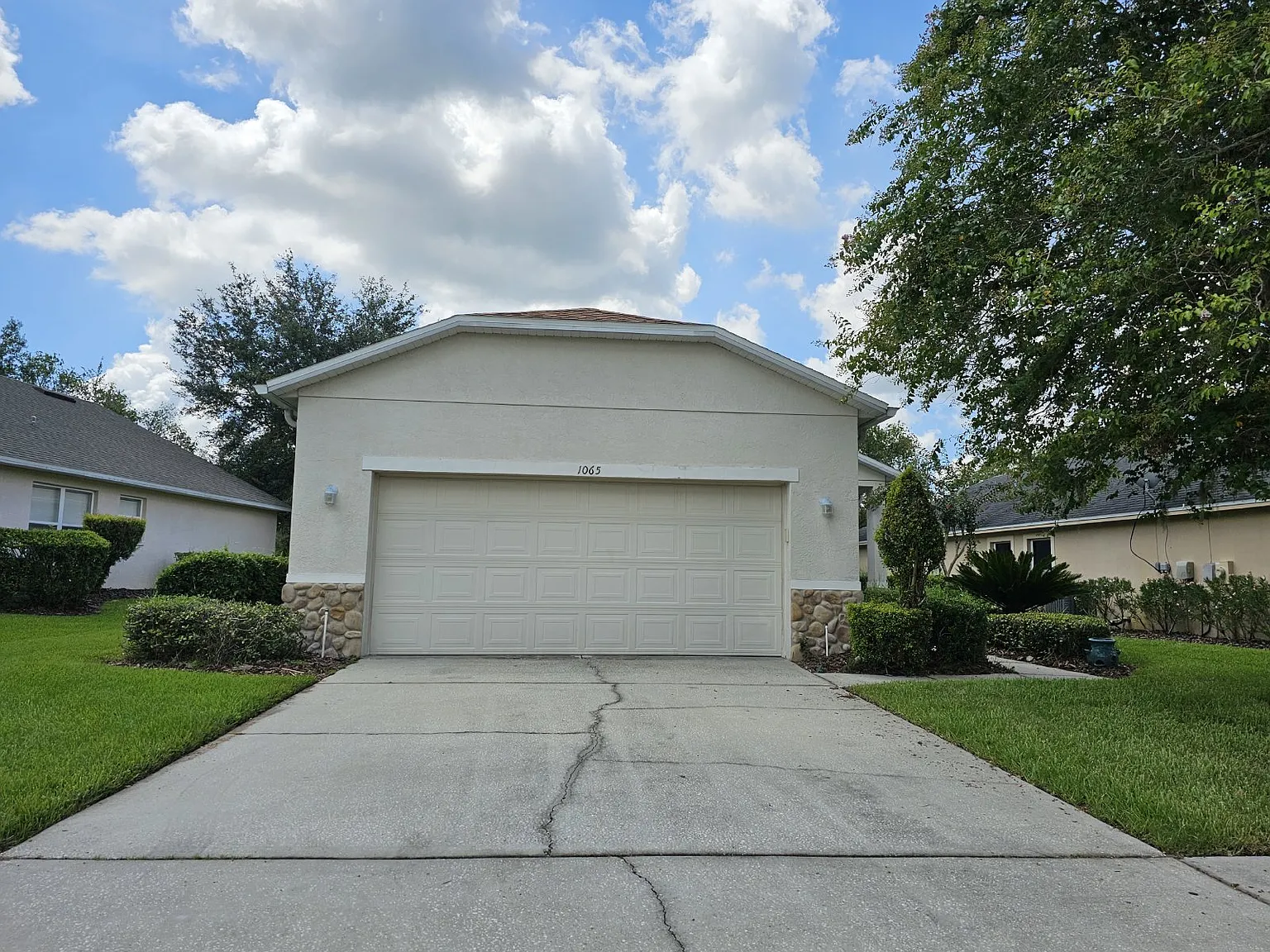 3 bed, 2.0 bath, 1562 sqft, $2,095 — Photo 1