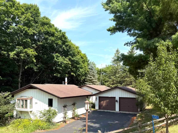 E2672 Remington Dr, La Valle, WI 53941