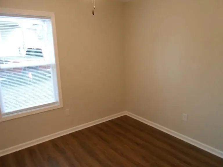 324 W Edmonds St — Photo 14