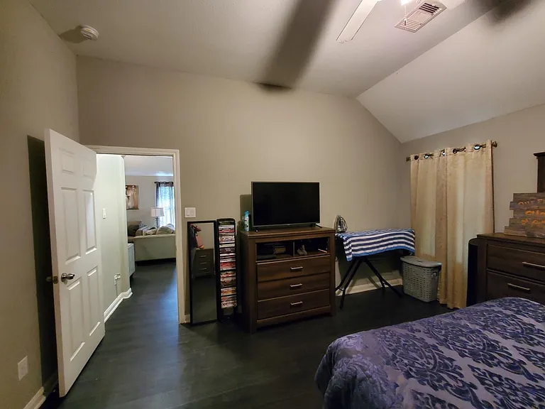 2514 Lee St — Photo 10