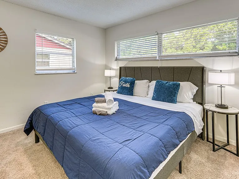 Oak Hill Dr — Photo 3