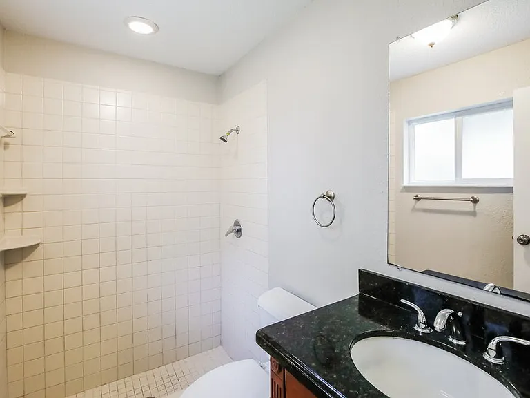 11460 NW 40th Pl — Photo 15