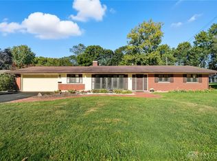 2215 S Linda Dr, Bellbrook, OH 45305