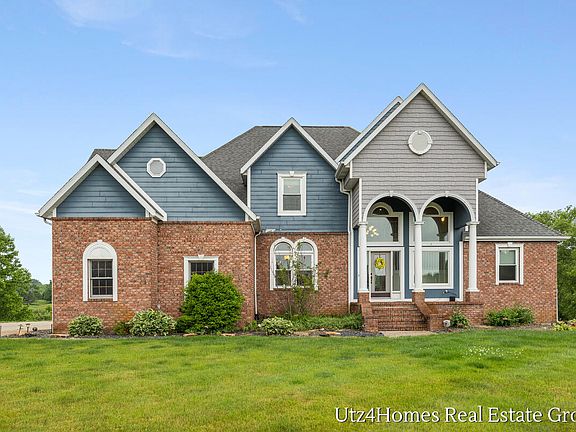 3rd image of 6625 Twin Springs Ct NE