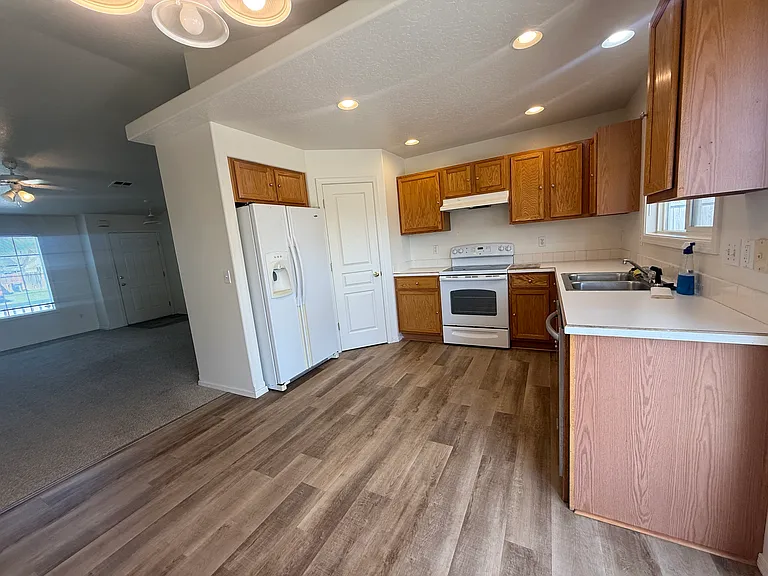 3721 Pierre Ave — Photo 2