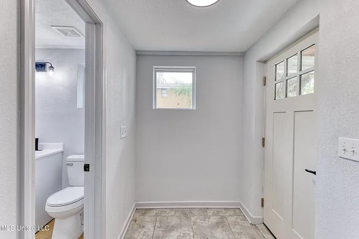 205 Watts St — Photo 6