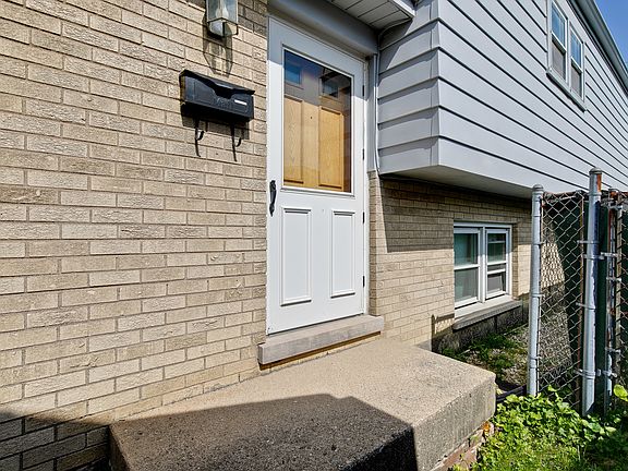 3rd image of 4819 Forster Ave