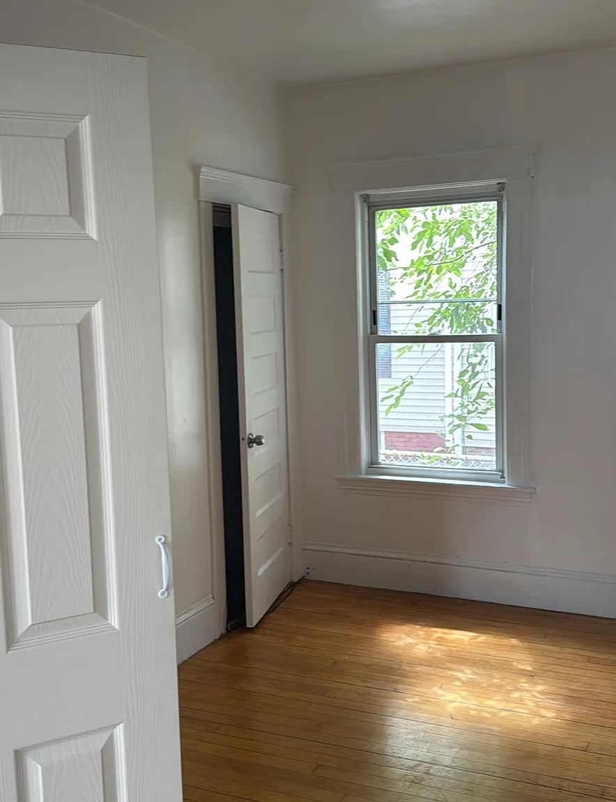 3 bed, $2,000 — Photo 1