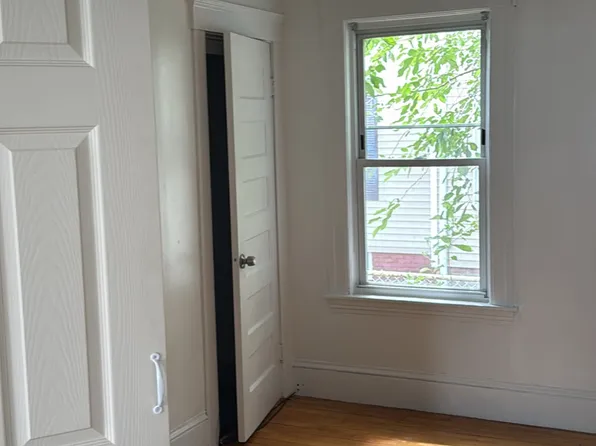 6 Ashmont Ave APT 1, Worcester, MA 01610