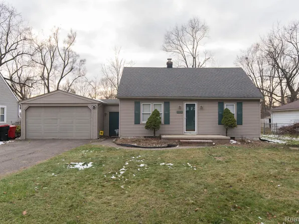 22147 Poinciana St, Southfield, MI 48033
