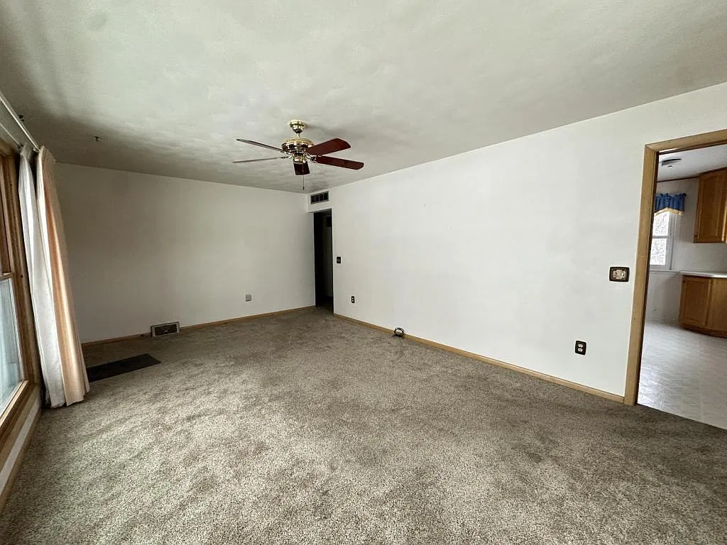 1125 Spruce Ave — Photo 3