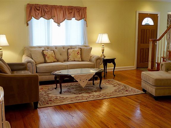 4th image of 536 Watkins Dr