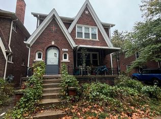 884 Beaconsfield Ave, Grosse Pointe Park, MI 48230