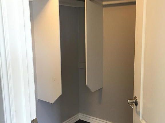 3rd image of 1544 Granville Ave