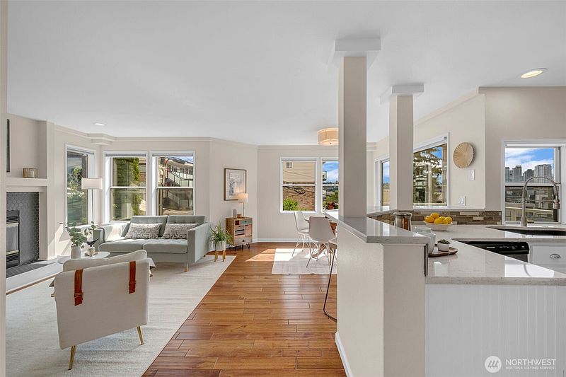 4th image of 1011 5th Avenue N #201