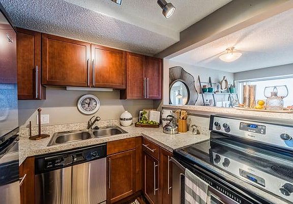 3rd image of 445 E Erie St #88feg12nj