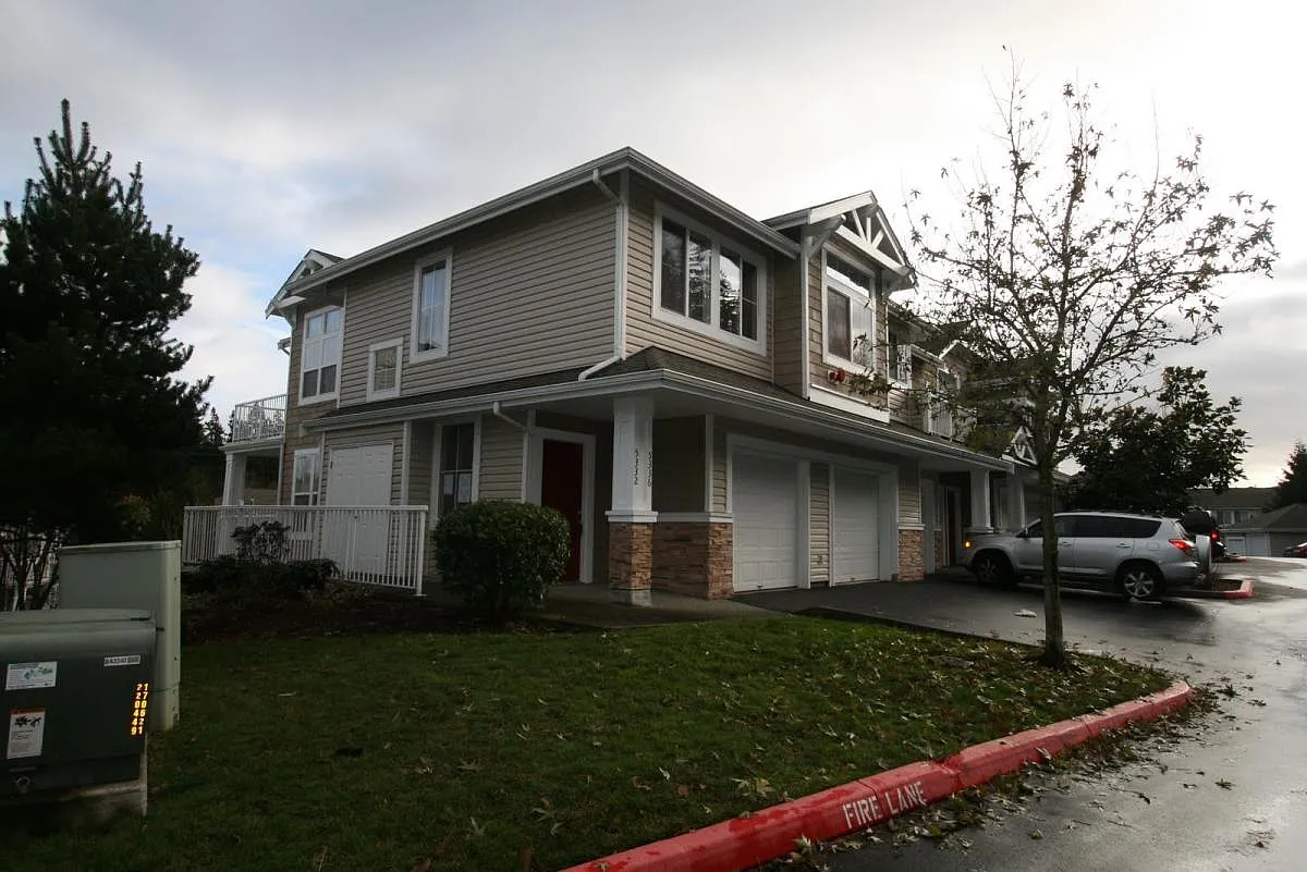 2 bed, 1169 sqft, $2,595 — Photo 2