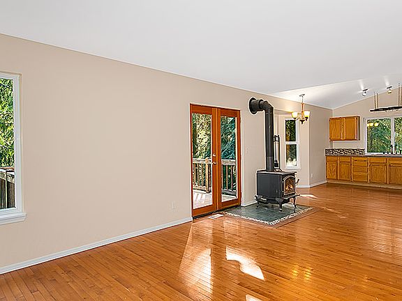 4th image of 5901 176th Dr SE