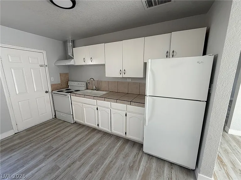 2111 Stewart Ave #B — Photo 14