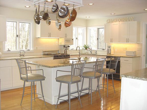 Custom kitchen w granite