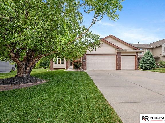 3rd image of 21327 Blackstone Cir
