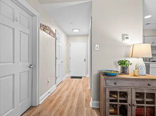 100 Shearwater Ct East image 8 of 36