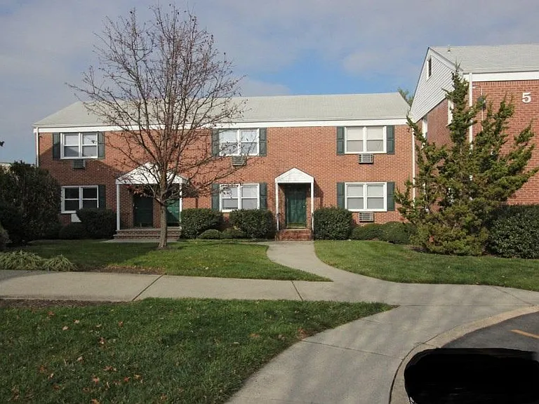Holmdel Pointe — Photo 4