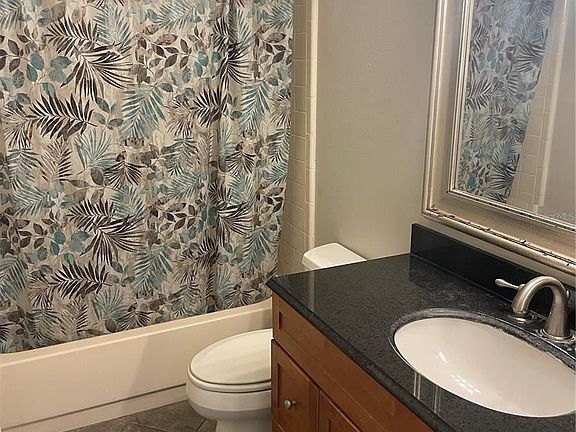 5th image of 2825 Hunt Club Ln