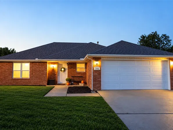 1090 Sunflower St, Centerton, AR 72719
