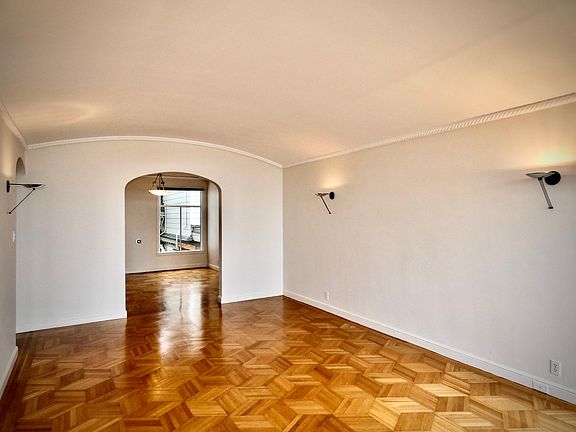 5th image of 2450 Union St #202