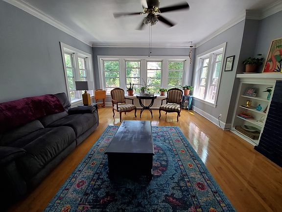 5th image of 6424 N Francisco Ave