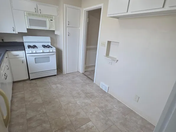 31 N Pershing Ave APT 2, Akron, OH 44313