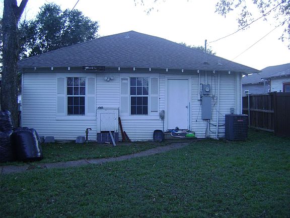 4th image of 2419 Catherine St