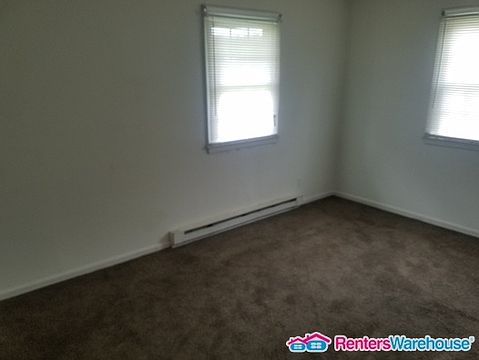 3rd image of 1619 N Valor Dr
