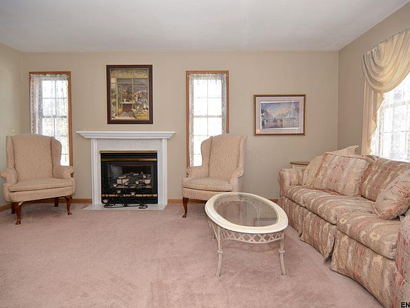 4th image of 36 Damascus Dr