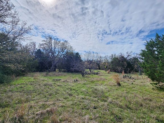 4th image of 400 Black Jack Oak Dr