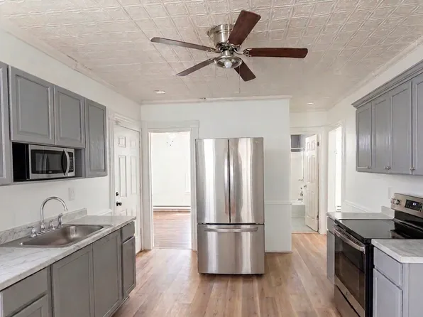 205 Cooke St #1, Waterbury, CT 06710