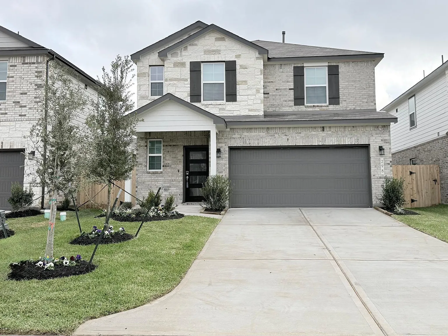 4 bed, 2.5 bath, 1897 sqft, $2,400 — Photo 1