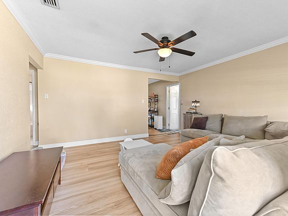 5th image of 3013 Buckley Avenue