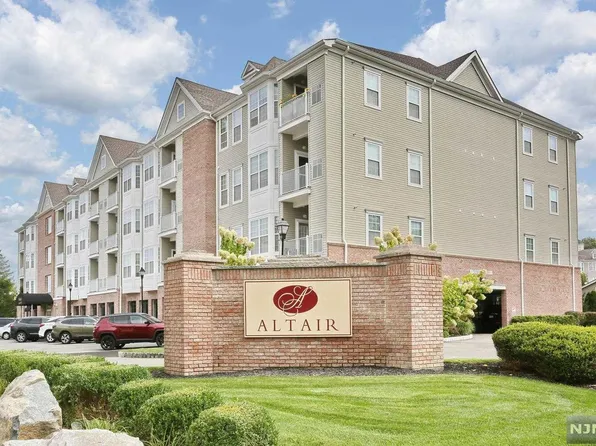 527 Bushes Ln, Elmwood Park, NJ 07407