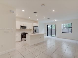 15826 NW 91st Ct, Miami Lakes, FL 33018