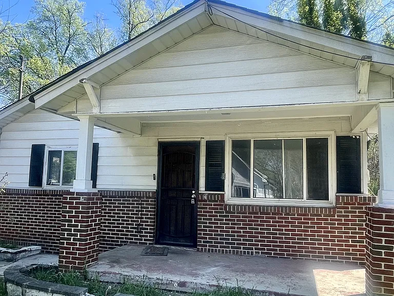 1210 Sheridan Ave — Photo 1