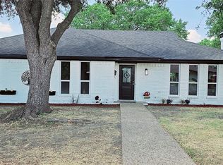 877 Oakbluff Dr, Lancaster, TX 75146