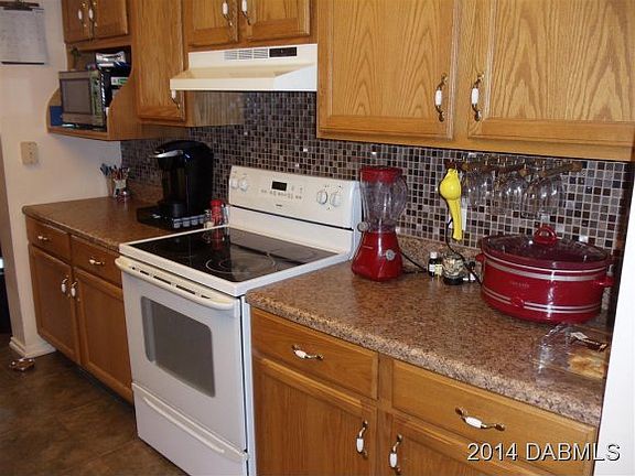 4th image of 51 Poinsettia Dr