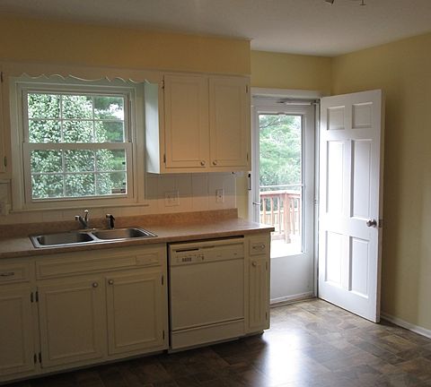4th image of 20052 Oakwood Dr