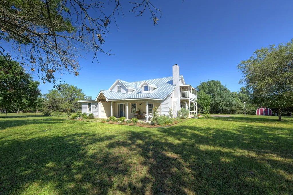 28035 Delafield Dr — Photo 2