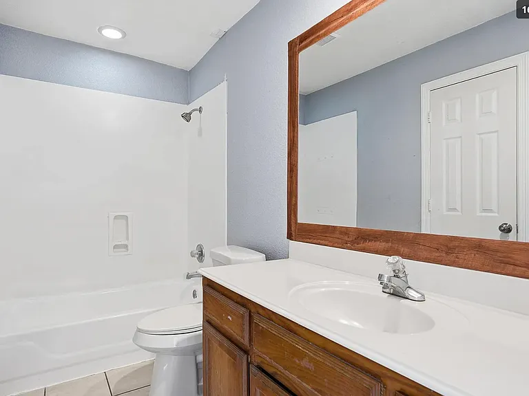 609 Race St #B — Photo 6