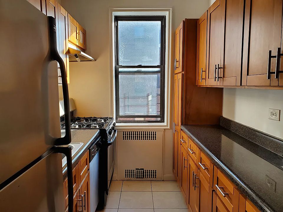 1st image of 385 E 18th St APT 2B